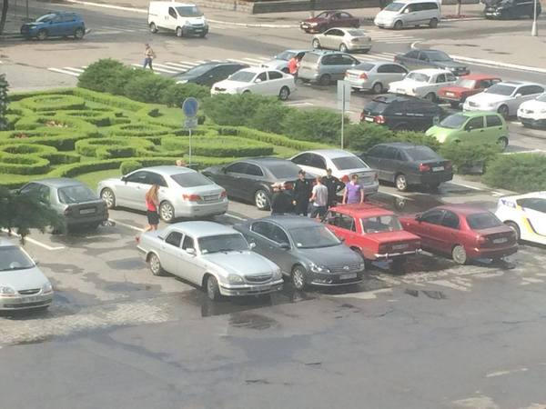 Патрульные взялись за нарушителей парковки возле Кременчугского горисполкома
