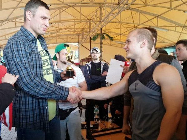 Кубок из рук Кличко: двое кременчужан стали самыми сильными в «троеборье»