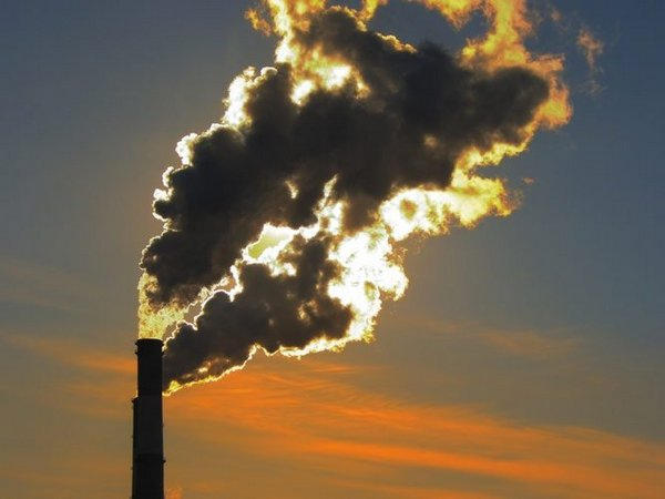 Жители Молодежного жалуются на выбросы кременчугских заводов