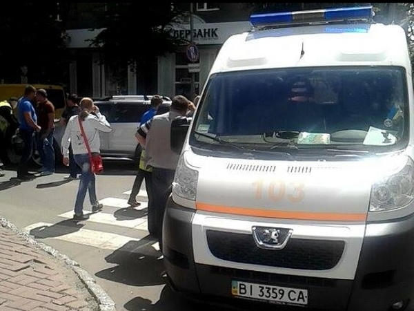 В центре Кременчуга автомобиль сбил женщину на пешеходном переходе