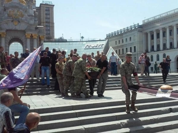 В центре Киева попрощались с погибшим бойцом АТО из Кременчуга