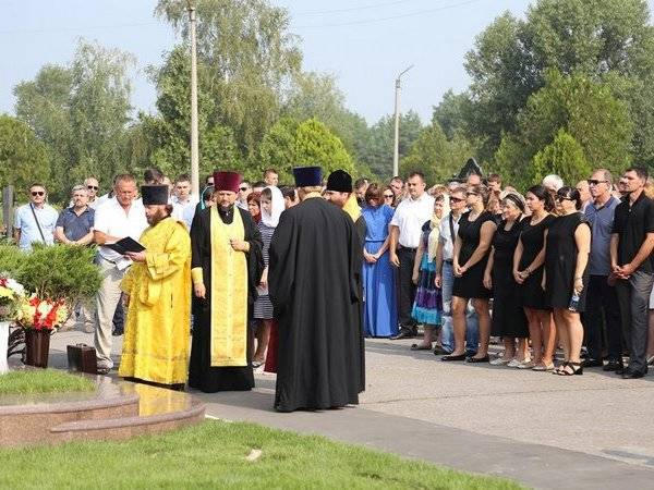На Новоревовском кладбище прошла панихида по мэру Олегу Бабаеву