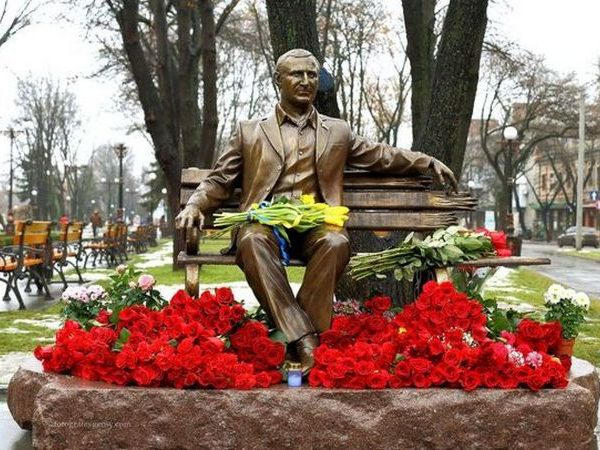 Памятник мэру Кременчуга Бабаеву останется на прежнем месте