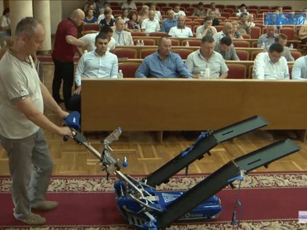 Кременчугским депутатам продемонстрировали уникальный агрегат для инвалидов