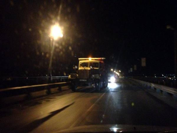 Ночь при свечах: на что пойдут дорожники, чтобы отремонтировать Крюковский мост