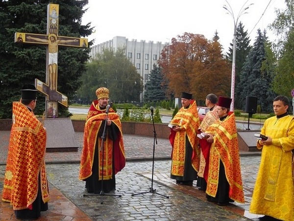 В Кременчуге церковь Киевского патриархата помолилась за мир