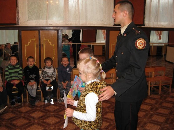 Кременчугские спасатели устроили для детей увлекательный праздник