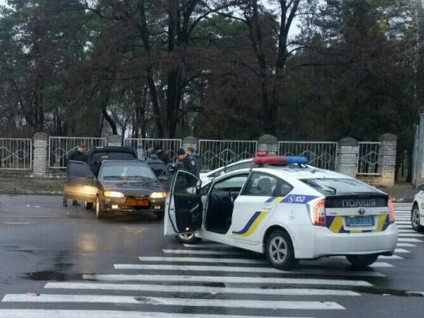 В Кременчуге полицейские задержали преступника, который угрожал им гранатой