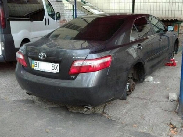 Ночью злоумышленники ограбили машину главного коммунальщика Кременчуга