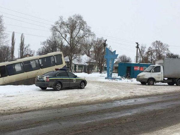 Вблизи Кременчуга с трассы слетел рейсовый автобус