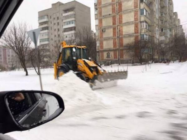 Кременчугские коммунальщики отчитываются об эффективной работе по борьбе со снегопадом