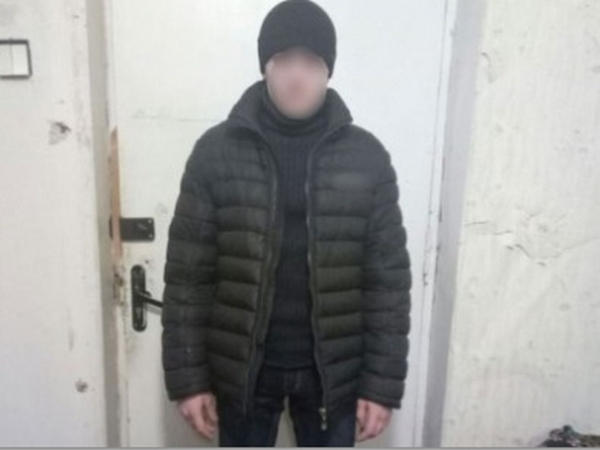 В Кременчуге у 11-летнего мальчика на остановке отобрали телефон