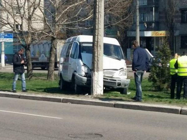 Автомобиль КП «Кременчугводоканал» врезался в столб: водителя спасти не удалось