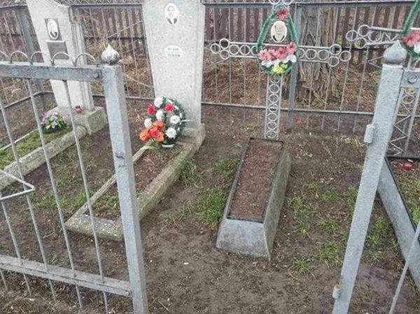 Кременчугские патрульные задержали кладбищенского вандала