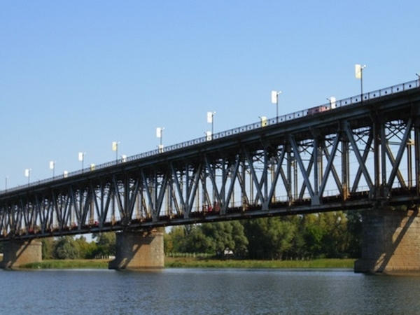 В Кременчуге предложили пропускать через мост только «своих»