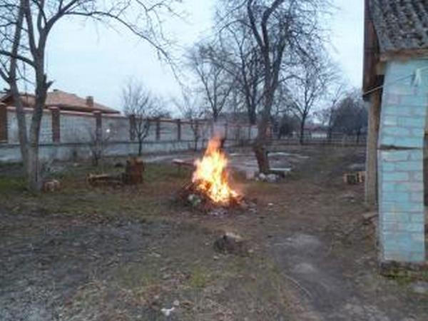 Кременчужан ждет жестокое наказание за сжигание опавших листьев