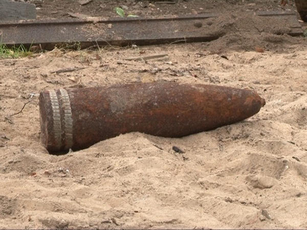 В Кременчуге возле дороги обнаружили снаряд времен Второй мировой войны