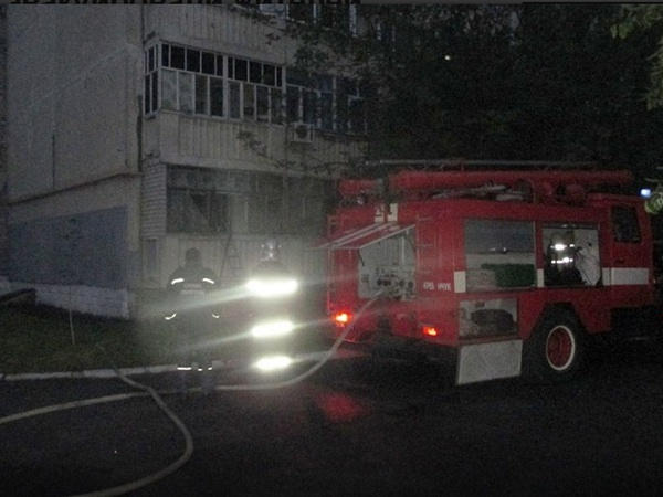 В Кременчуге из-за пожара эвакуировали жителей трех этажей многоэтажки