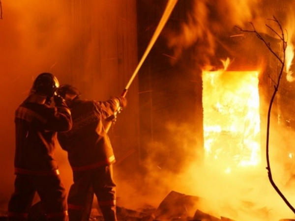 В Кременчуге сгорело здание бывшего спасательного отряда