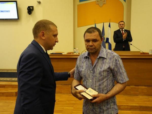 Двух кременчужан наградили за мужество, проявленное при защите Украины