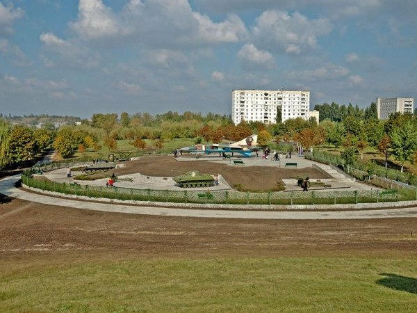 Руководство кременчугского парка хочет построить гараж за 55 тысяч бюджетных средств