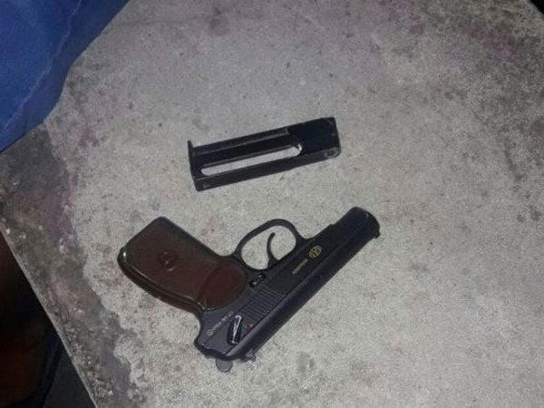 В Кременчуге мужчина размахивал пистолетом возле детской площадки