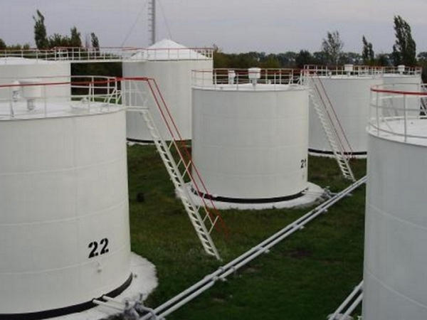 «Укртранснефть» продает нефть из резервуаров Кременчугского НПЗ