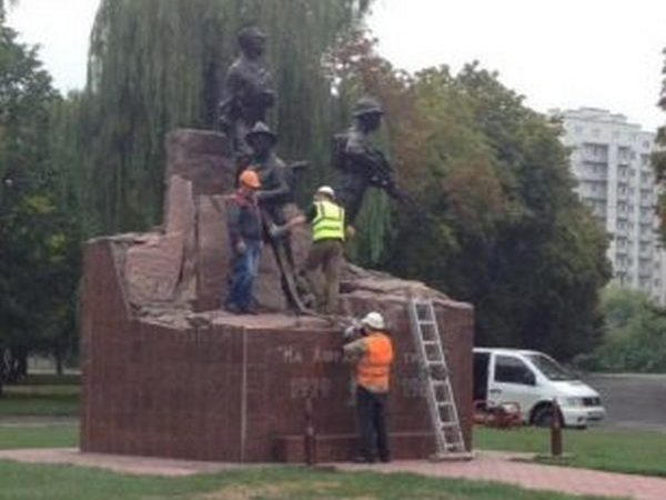 В Кременчуге демонтируют для реконструкции памятник «На Афганской тропе»