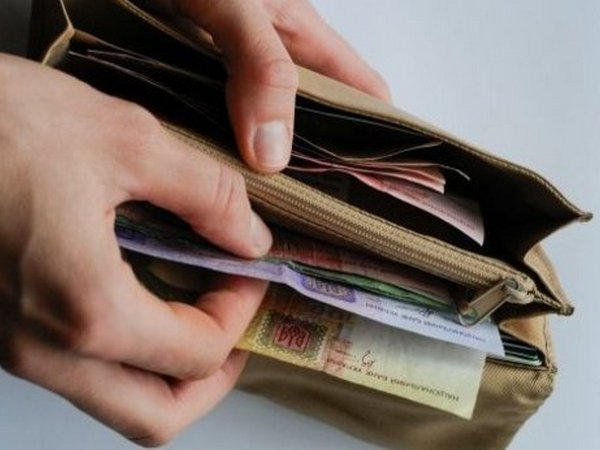 В Кременчугском районе пенсионерке сняли порчу и украли 35 тысяч гривен