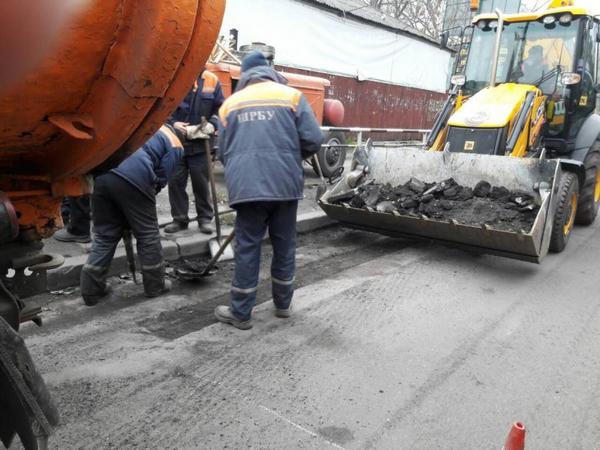 Сотрудники ДРСУ продолжают ремонт кременчугских дорог