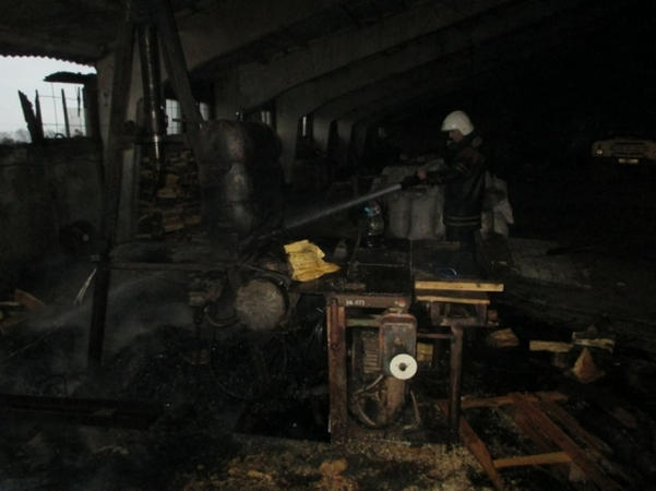 Под Кременчугом сгорел склад-ангар по переработке древесины