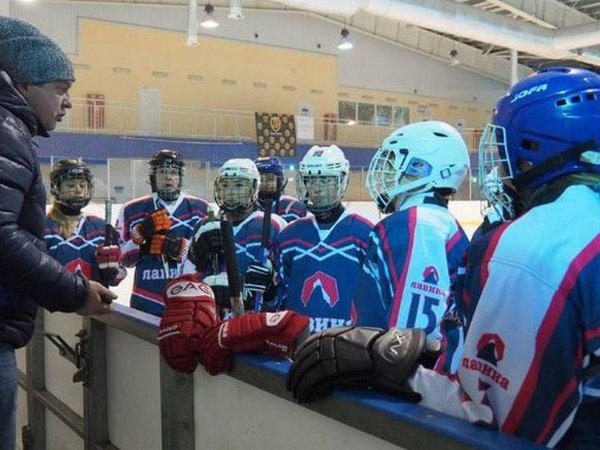 Чемпионат Украины по хоккею среди женщин перенесли из Кременчуга