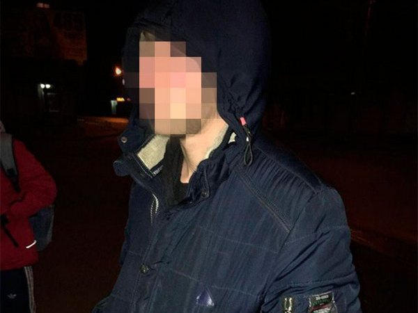 Кременчугская полиция задержала двух парней, ограбивших ребенка