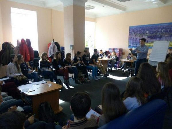 Юных кременчужан приглашают к участию в «Молодежную Школу Журналистики»