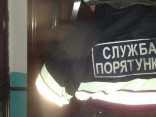 Кременчугские спасатели нашли в закрытой квартире труп