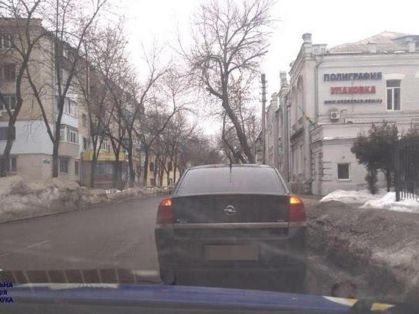 В Кременчуге полиция задержала автомобиль, находящийся в розыске