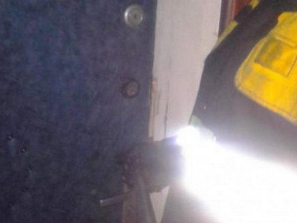 Кременчугские спасатели открывали дверь квартиры, где была включена газовая плита