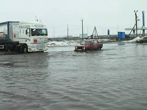 На трассе «Кременчуг-Полтава» десятки машин затопило водой