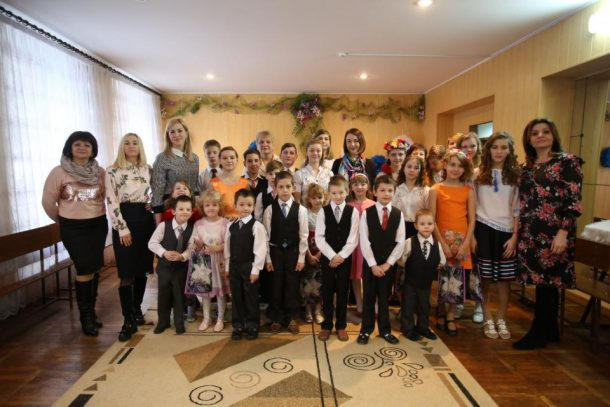 В Кременчуге детей из социальных учреждений поздравили с 8 Марта