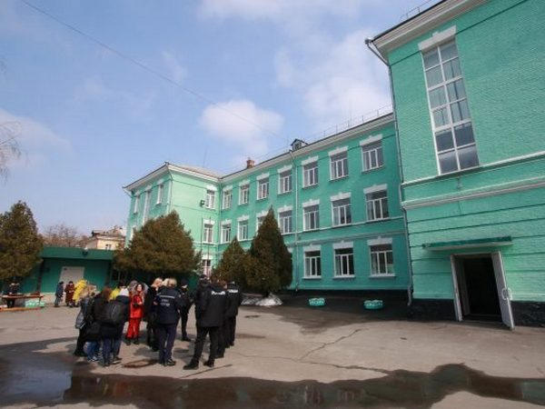 В Кременчугской школе №9 нашли и обезвредили взрывоопасный предмет