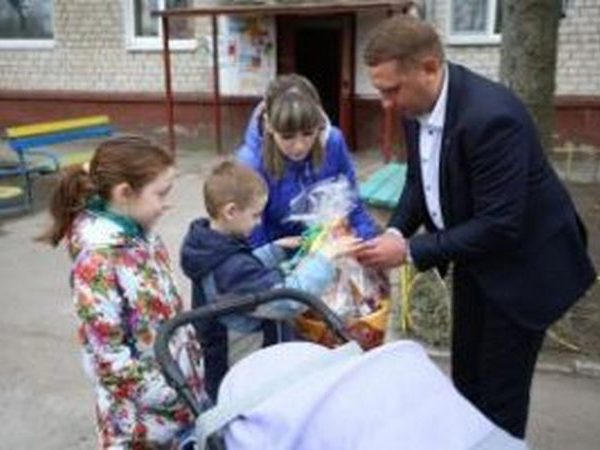 В Кременчуге дети погибших участников АТО получили подарки к Пасхе