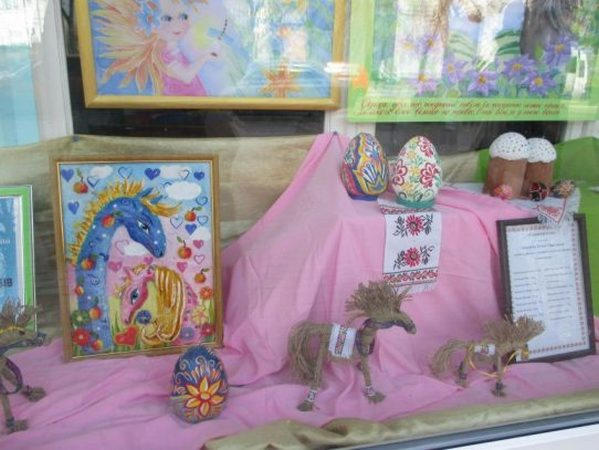 В витринах детской библиотеки в Кременчуге открылась детская выставка