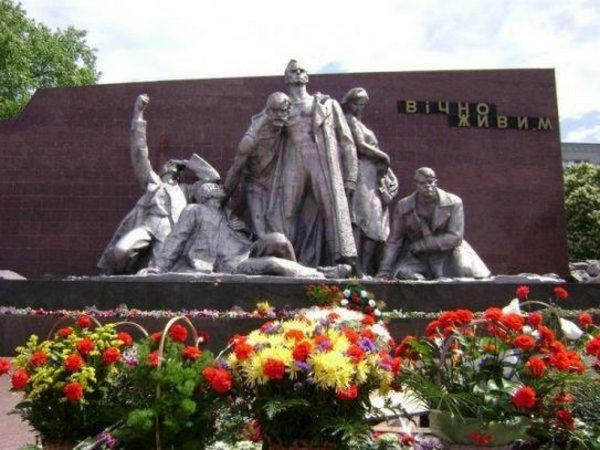 9 мая кременчужане отметят митингом возле мемориала «Вечно живым»