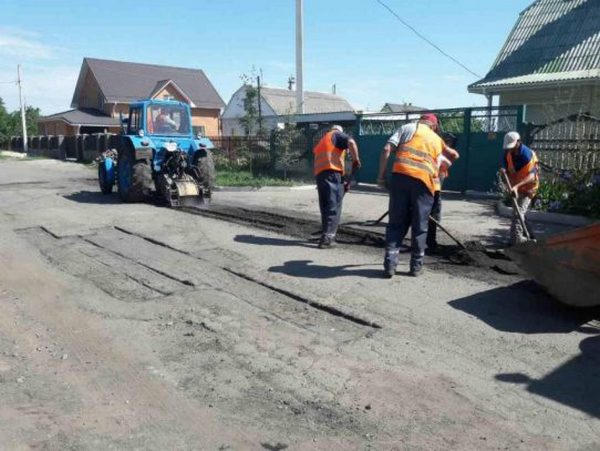Кременчугские дорожники занялись ремонтом дорог на Ревовке