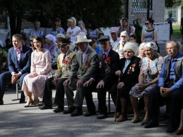 В Крюковском микрорайоне поздравили ветеранов Второй Мировой войны