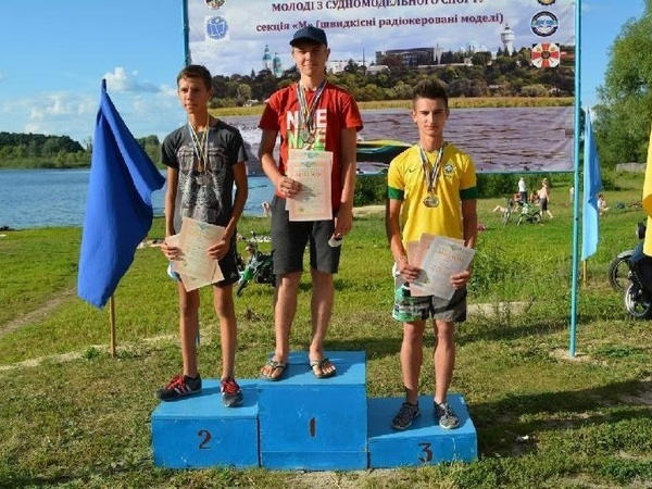 Школьник из Кременчуга стал победителем на соревнованиях по судомодельному спорту