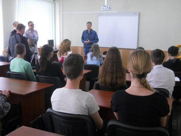 Кременчугским школьникам презентовали проект «Возрождение нации»