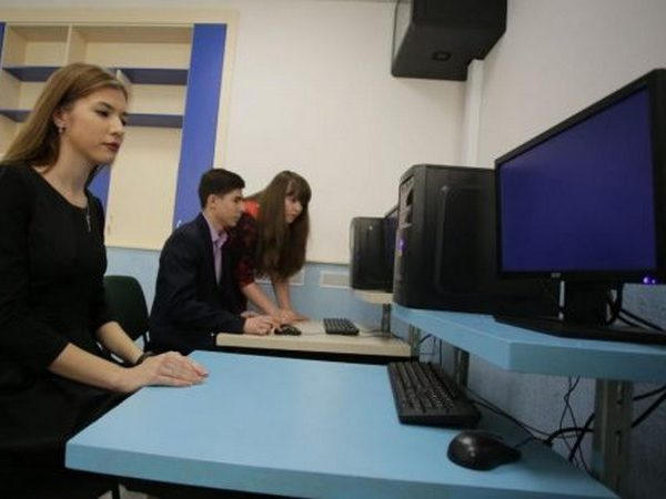 Кременчугский лицей №11 получил новый компьютерный класс
