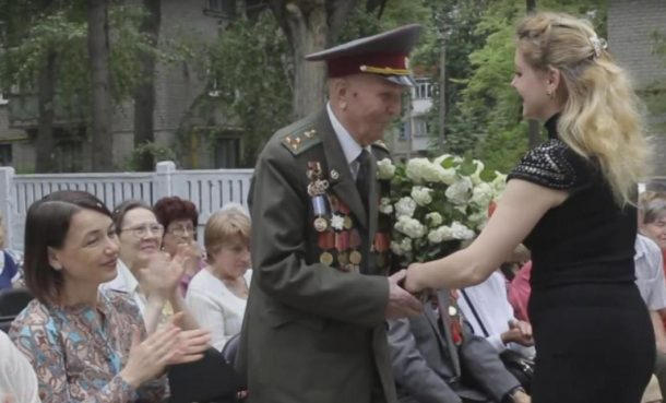 В Кременчуге ветеранов Автозаводского района поздравили с праздником