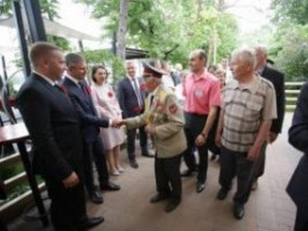 В Кременчуге защитники разных поколений собрались вместе за солдатской кашей